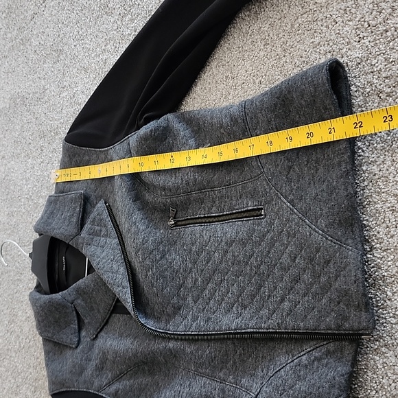 TAHARI Soft Quilted Zip Jacket With Pockets, Black/Grey, Sz Medium, EUC - Picture 6 of 7